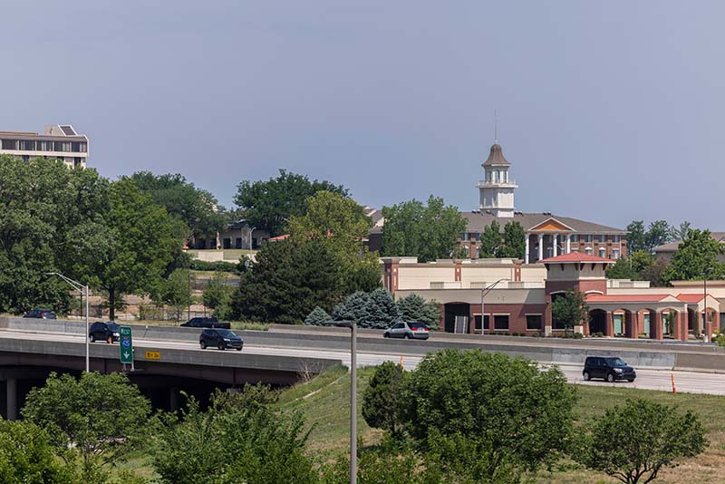 shutterstock_2525101651 Choosing Us for Your Overland Park Property Management Needs